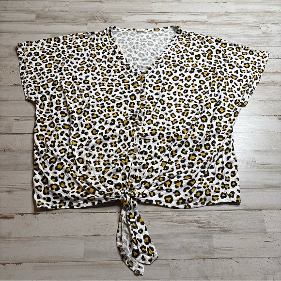 E. Luna Tops - E. Luna Woman's Short Sleeve Tie Knot Hem Tunic Top Leopard Plus 2X